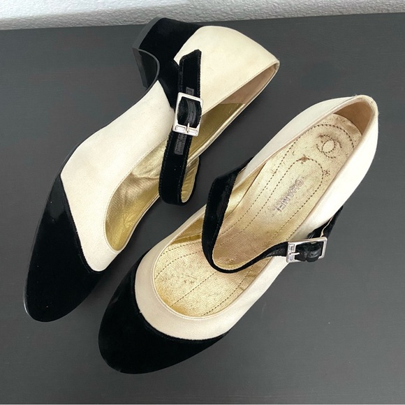 Vintage CHANEL Two Tone Velvet Satin Mary Jane Pumps Low Block Heel - Picture 1 of 16
